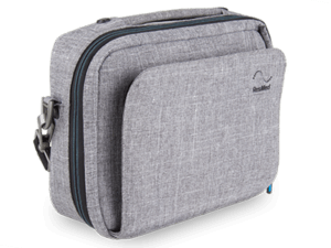 En-frilagd-bild-av-den-grå-ResMed-AirMini-resväskan